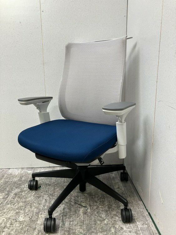 コクヨBezel(ベゼル)チェア 可動肘付ベゼルチェア 商品画像1