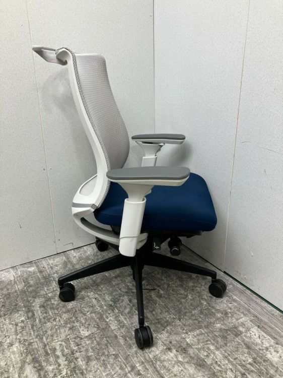 コクヨBezel(ベゼル)チェア 可動肘付ベゼルチェア 商品画像4