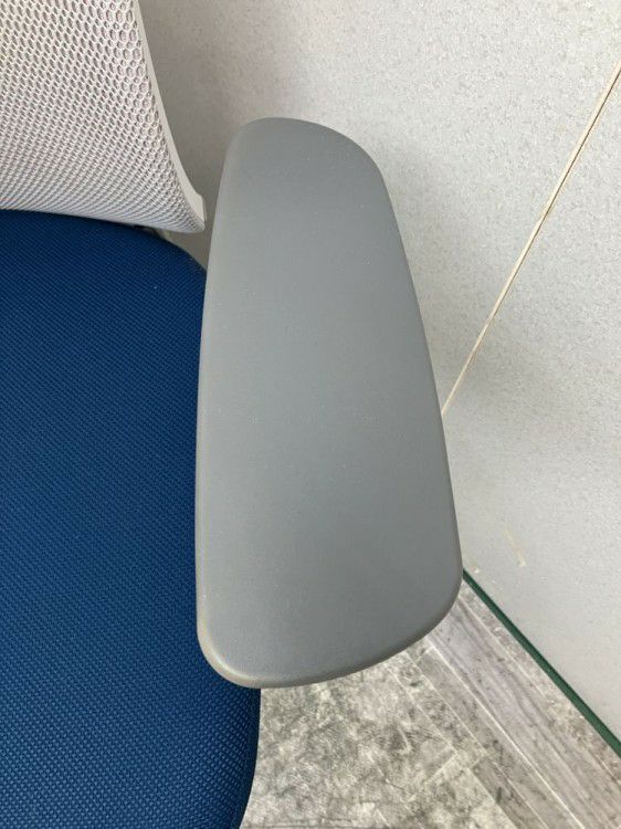 コクヨBezel(ベゼル)チェア 可動肘付ベゼルチェア 商品画像6