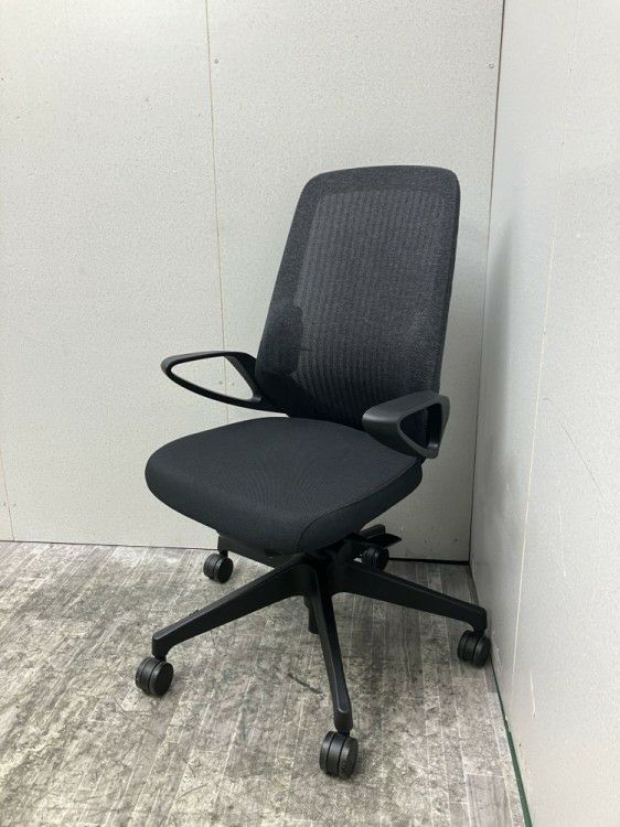 イトーキ固定肘付ノートチェア 商品画像1