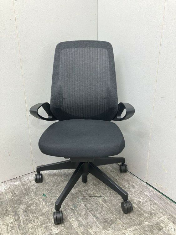 イトーキ固定肘付ノートチェア 商品画像2