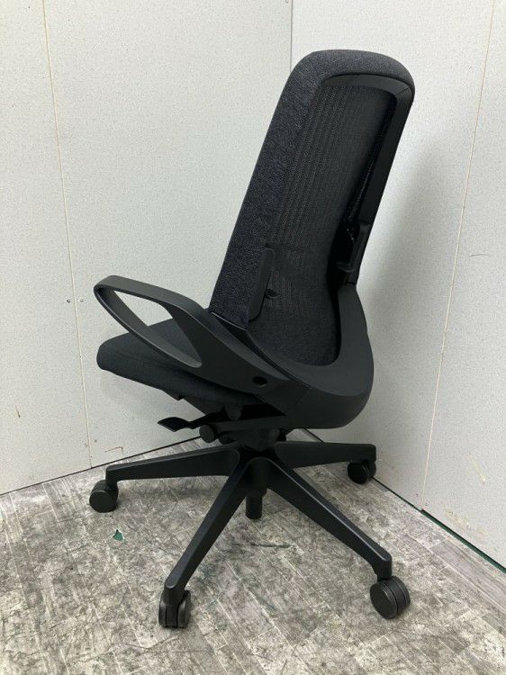 イトーキ固定肘付ノートチェア 商品画像4