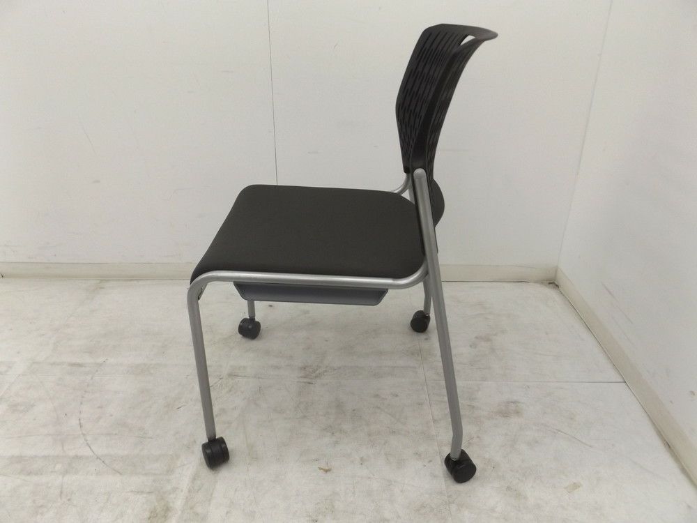 イナバKC-410 スタッキングチェア 商品画像2