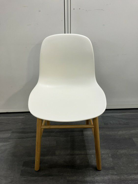 フォームシリーズ ミーティングチェア 商品画像1