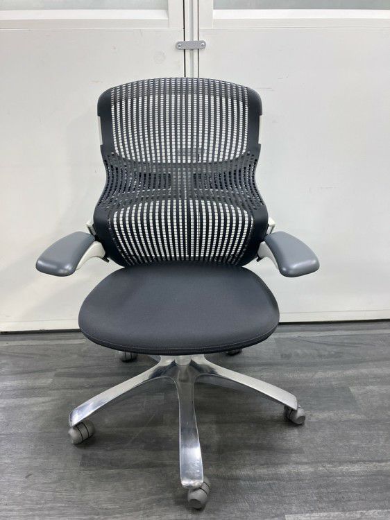 Knoll（ノール）Generation(ジェネレーション)チェア 可動肘付ジェネレーションチェア 商品画像2