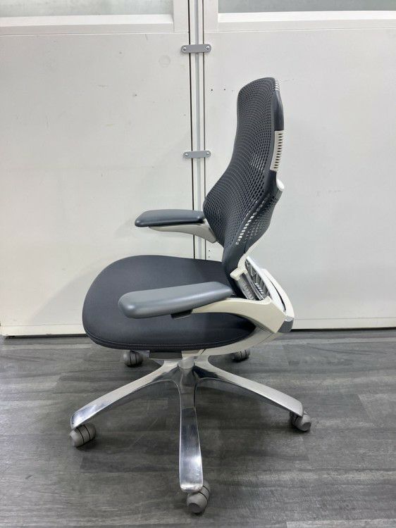 Knoll（ノール）Generation(ジェネレーション)チェア 可動肘付ジェネレーションチェア 商品画像3