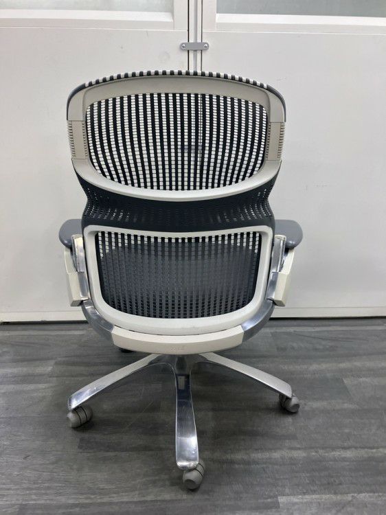 Knoll（ノール）Generation(ジェネレーション)チェア 可動肘付ジェネレーションチェア 商品画像4