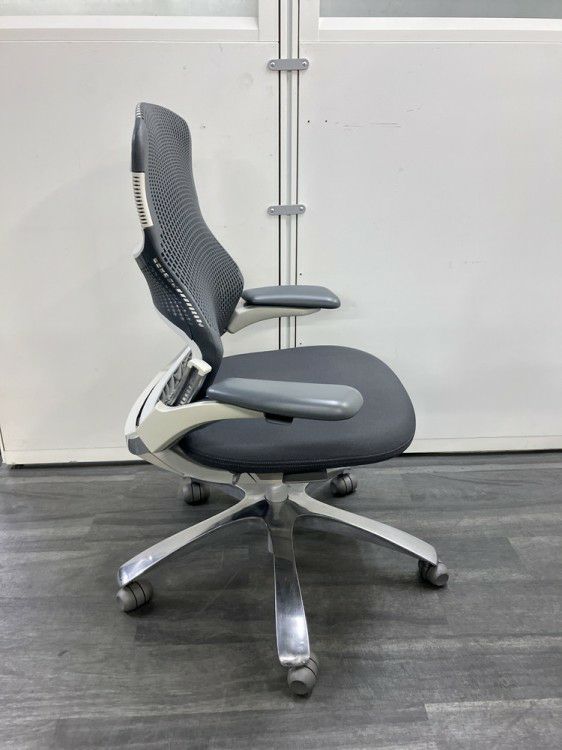 Knoll（ノール）Generation(ジェネレーション)チェア 可動肘付ジェネレーションチェア 商品画像5