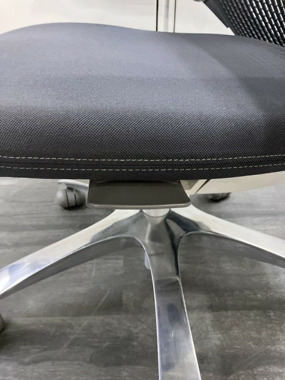 Knoll（ノール）Generation(ジェネレーション)チェア 可動肘付ジェネレーションチェア 商品画像7