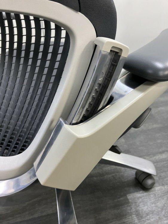 Knoll（ノール）Generation(ジェネレーション)チェア 可動肘付ジェネレーションチェア 商品画像16