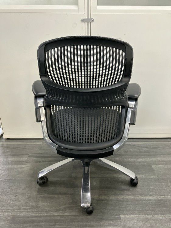 Knoll（ノール）Generation(ジェネレーション)チェア 可動肘付ジェネレーションチェア 商品画像4