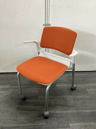 オカムラ スタッキングチェア 8147BZ| 無限堂ネットショップ