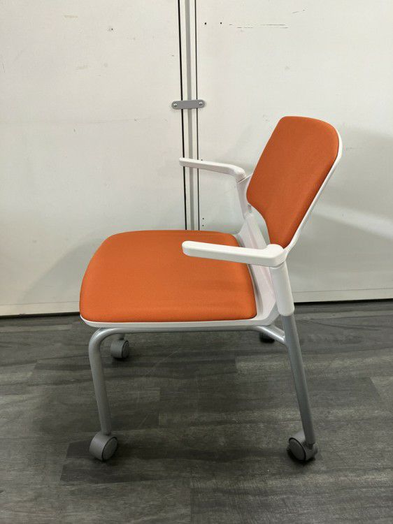 ウチダ（内田洋行）MF-180シリーズ スタッキングチェア 商品画像3