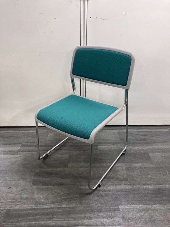 コクヨCK-890シリーズ スタッキングチェア 商品画像1