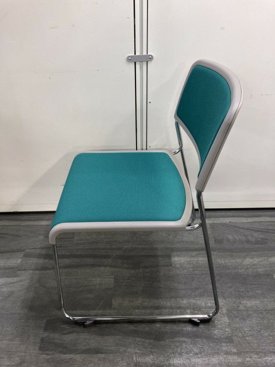 コクヨCK-890シリーズ スタッキングチェア 商品画像3