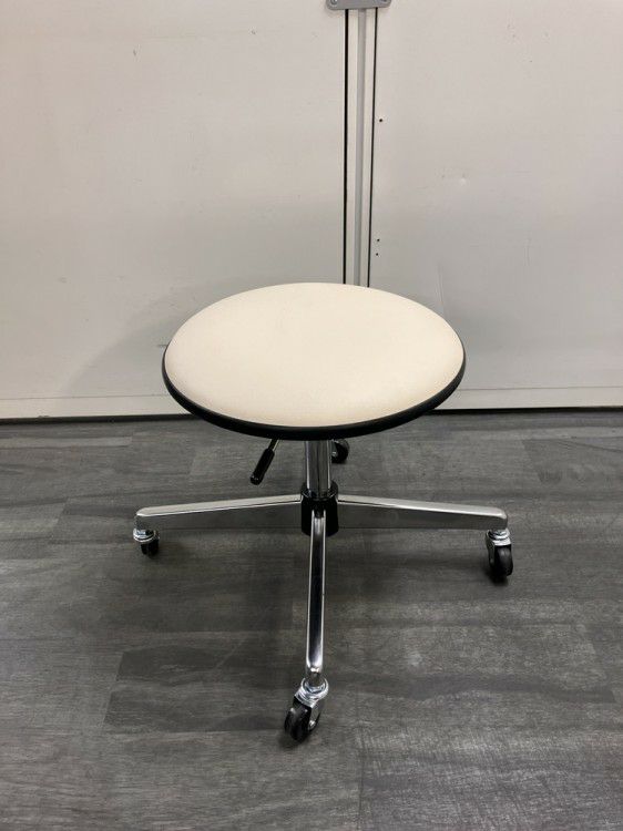 コクヨ作業用丸イス 商品画像1