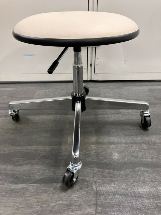 コクヨ作業用丸イス 商品画像3