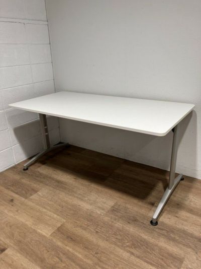 イトーキDEシリーズ ミーティングテーブル 商品画像1