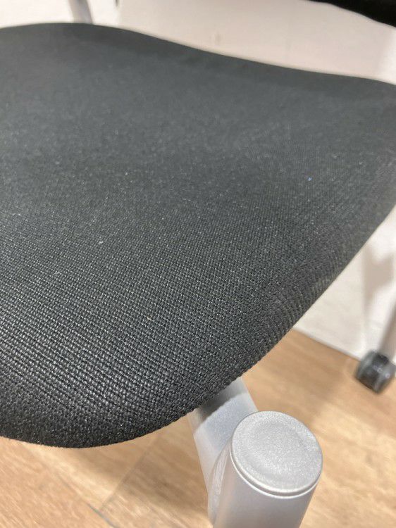 オカムラエレナⅡシリーズ スタッキングチェア 商品画像3