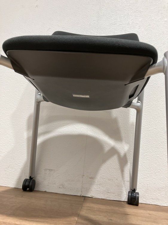 オカムラエレナⅡシリーズ スタッキングチェア 商品画像5