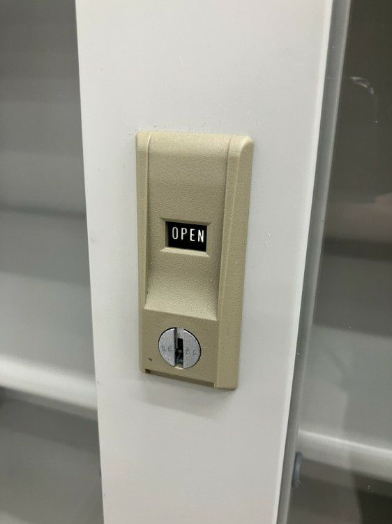 プラスA4対応書庫シリーズ ガラススライド上下書庫 商品画像12