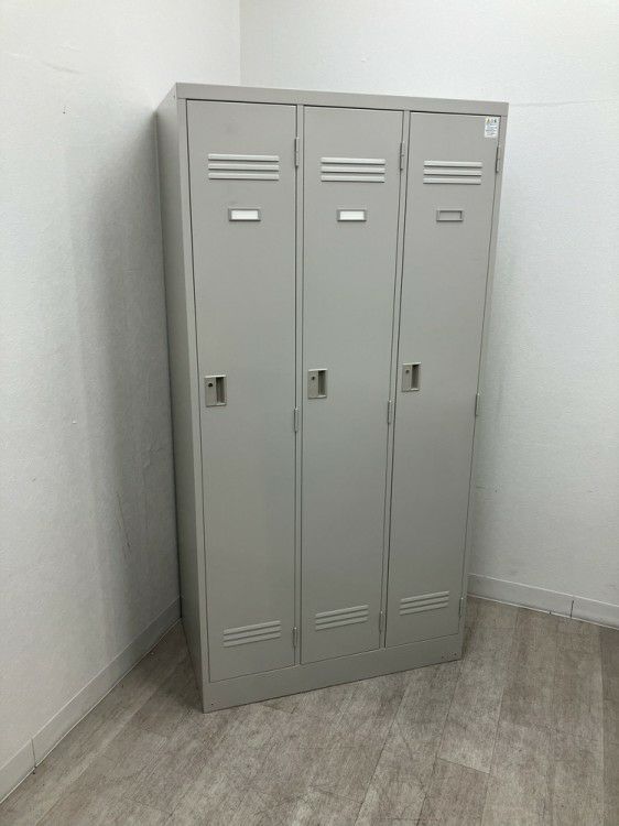 イトーキJ型シリーズ 3人用ロッカー 商品画像1
