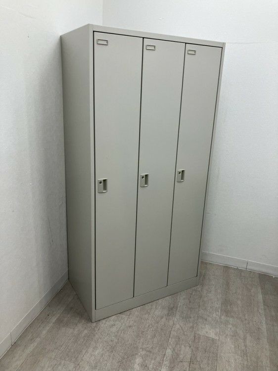 オカムラFZタイプシリーズ 3人用ロッカー 商品画像1