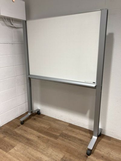 ウチダ（内田洋行）オフィスボードシリーズ 1200脚付ホワイトボード 商品画像1