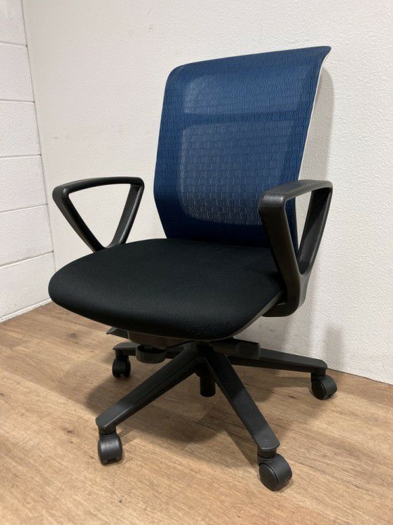 ナイキ肘付パウザチェア 商品画像1