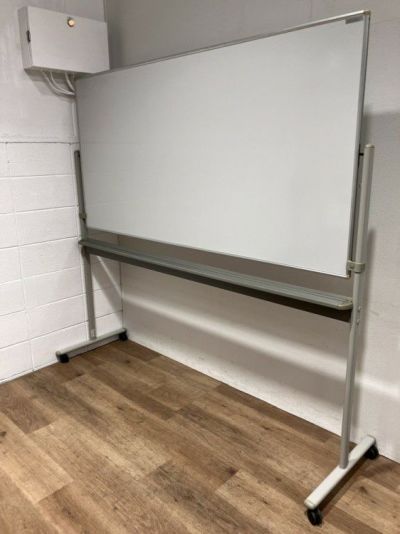 オカムラ1800脚付ホワイトボード 商品画像1