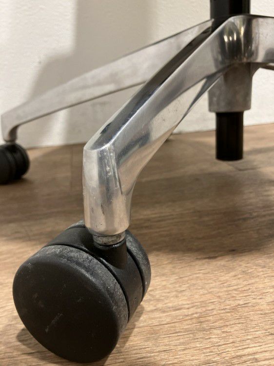 イトーキMOVUシリーズ 肘付モーブチェア 商品画像7