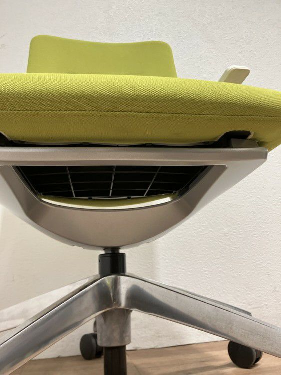 イトーキMOVUシリーズ 肘付モーブチェア 商品画像8