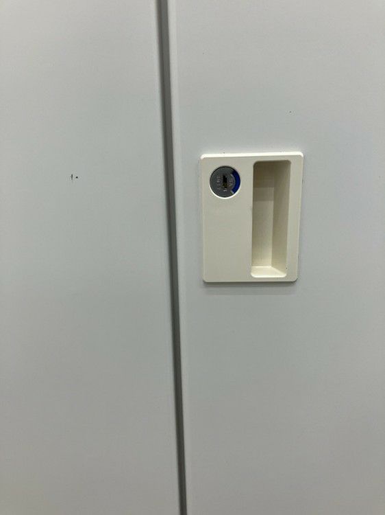 イトーキW型シリーズ 4人用ロッカー 商品画像9