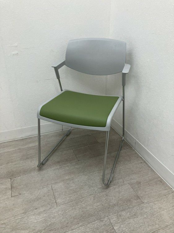 コクヨSatio(サティオ)シリーズ スタッキングチェア 商品画像1