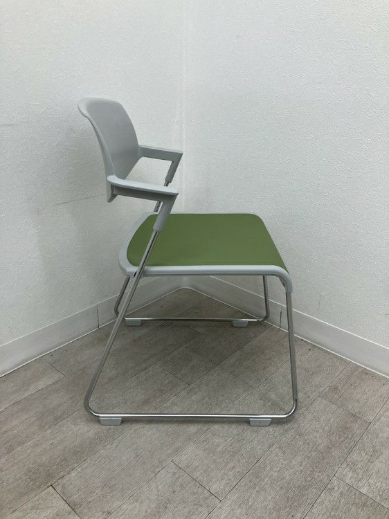 コクヨSatio(サティオ)シリーズ スタッキングチェア 商品画像3
