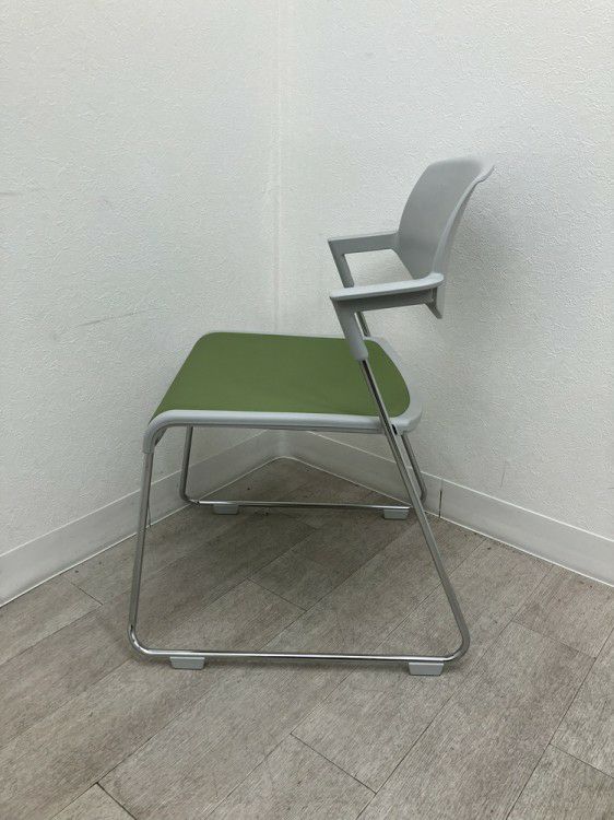 コクヨSatio(サティオ)シリーズ スタッキングチェア 商品画像5
