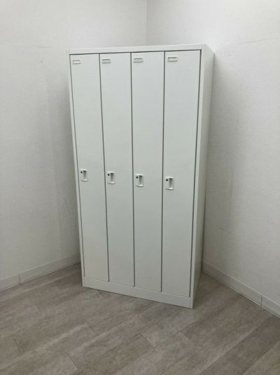 オカムラFZタイプシリーズ 4人用ロッカー 商品画像1