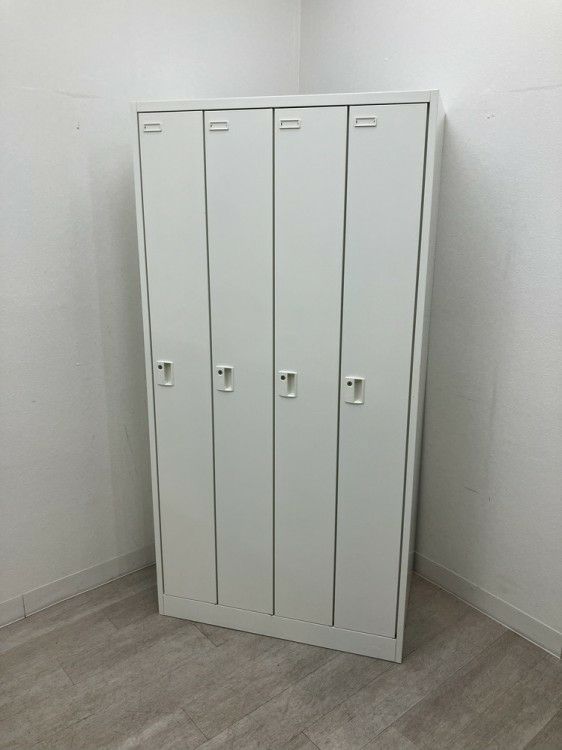 オカムラFZタイプシリーズ 4人用ロッカー 商品画像1