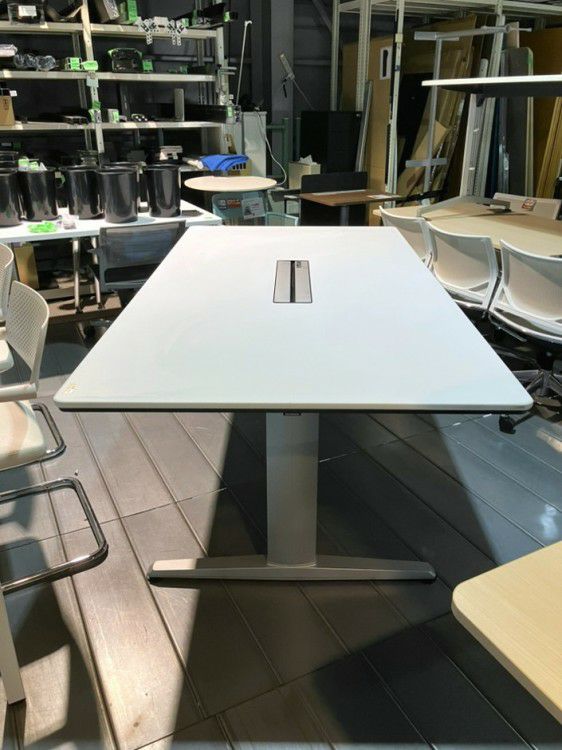 オカムラLiftio(リフティオ)シリーズ 2100ミーティングテーブル 商品画像2