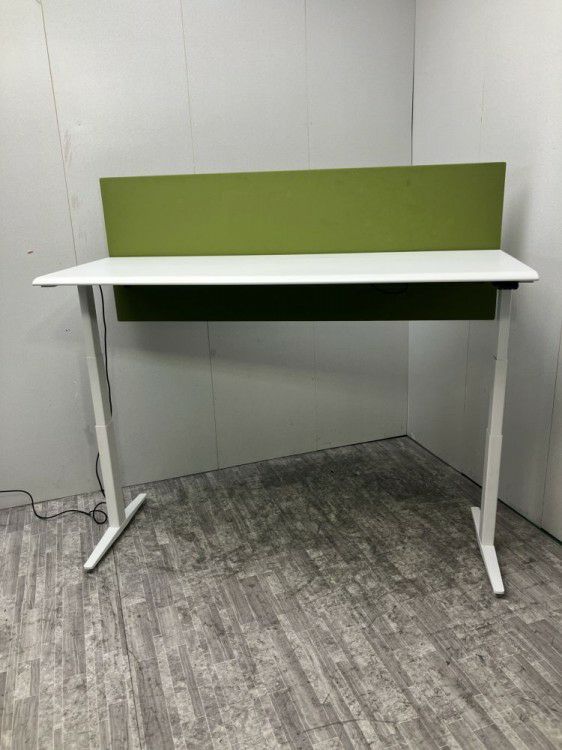 オカムラSwift(スイフト)シリーズ パネル付電動昇降式1750平デスク 商品画像2