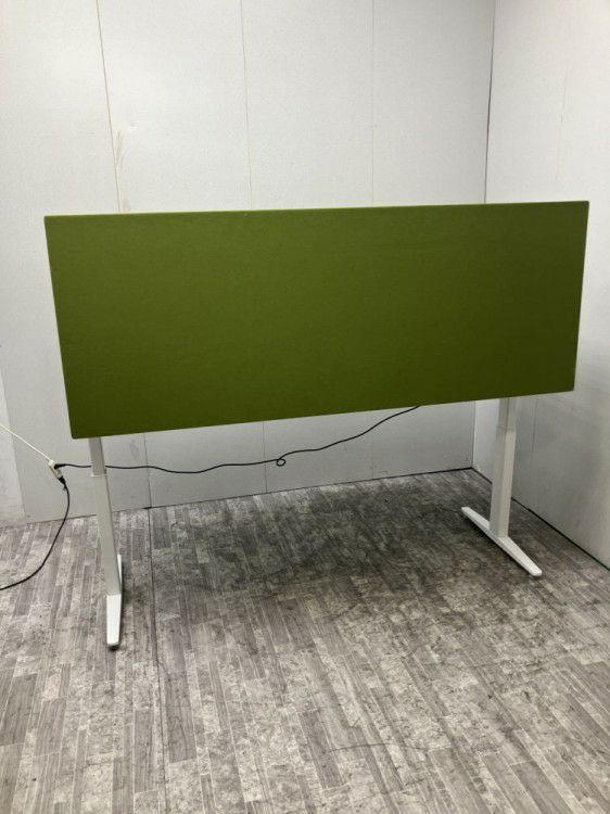 オカムラSwift(スイフト)シリーズ パネル付電動昇降式1750平デスク 商品画像4