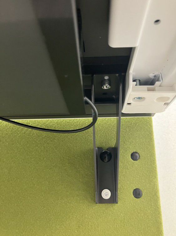 オカムラSwift(スイフト)シリーズ パネル付電動昇降式1750平デスク 商品画像8