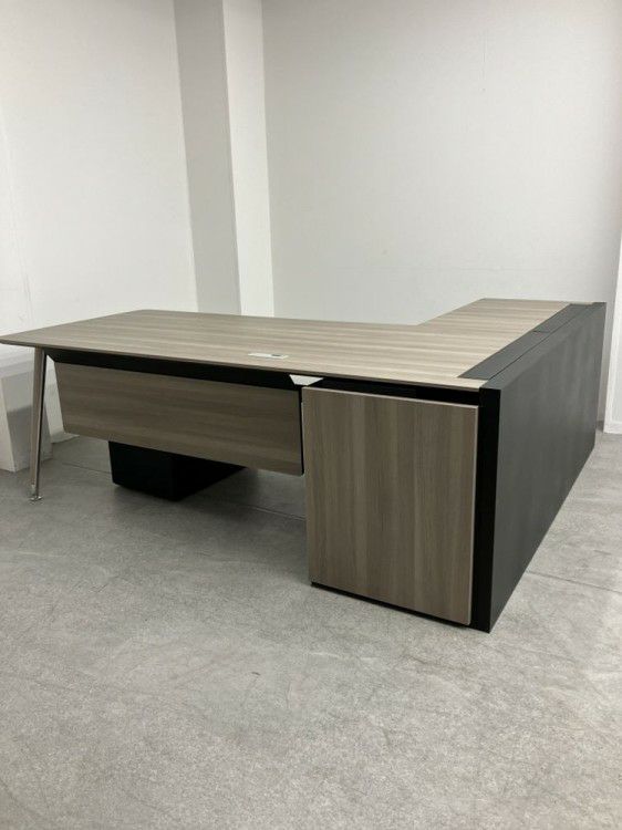 オカムラPROSTAGE（プロステージ）シリーズ 2100L型デスク+ワゴンセット 商品画像1