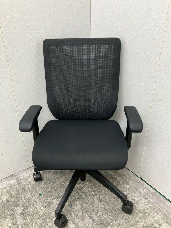 イトーキミレッザチェア 可動肘付ミレッザチェア 商品画像3