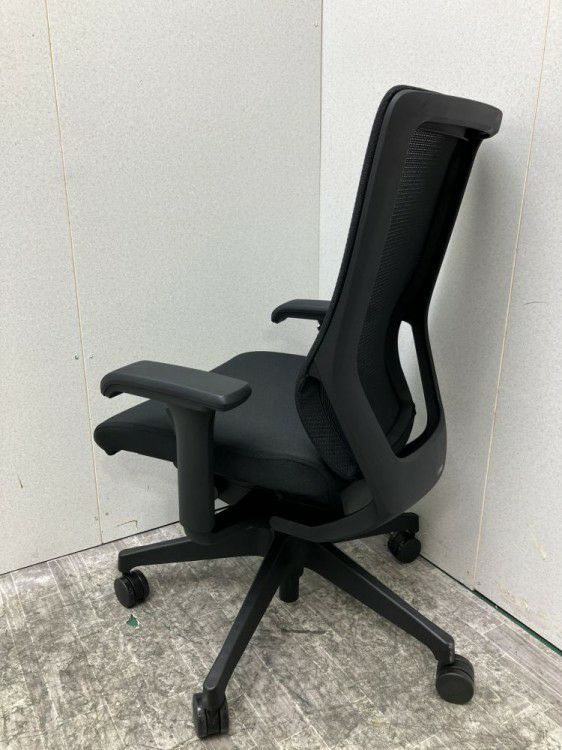 イトーキミレッザチェア 可動肘付ミレッザチェア 商品画像6