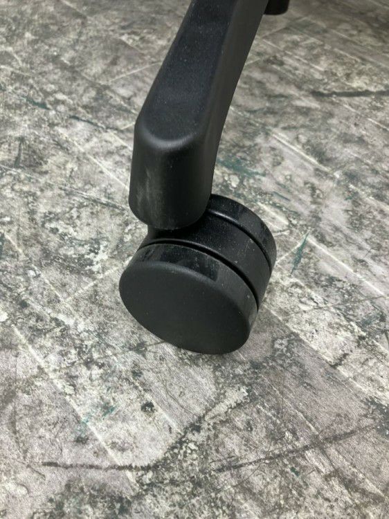 イトーキミレッザチェア 可動肘付ミレッザチェア 商品画像9