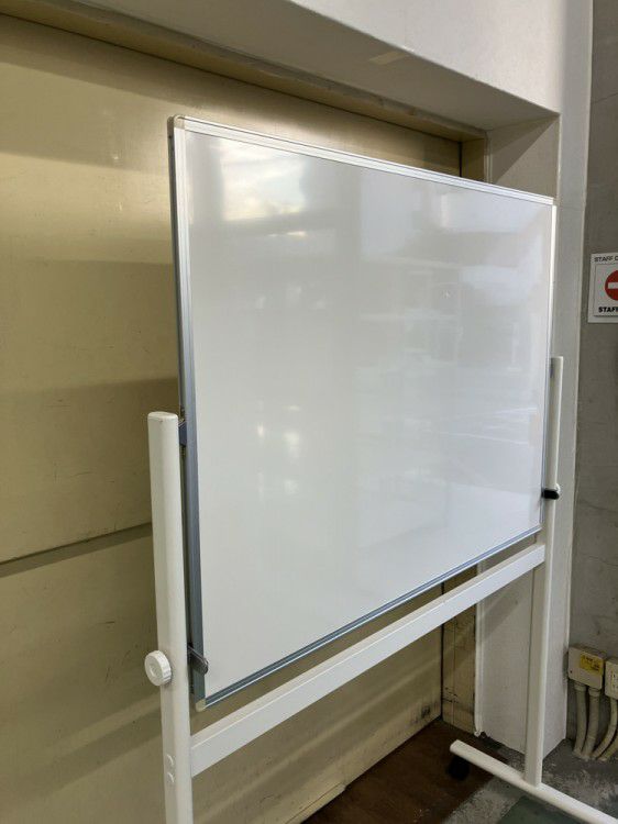 イトーキ1200脚付ホワイトボード 商品画像2