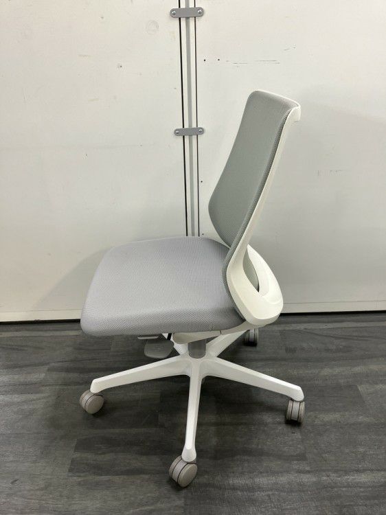 オカムラFluent(フルーエント)チェア フルーエントチェア 商品画像3