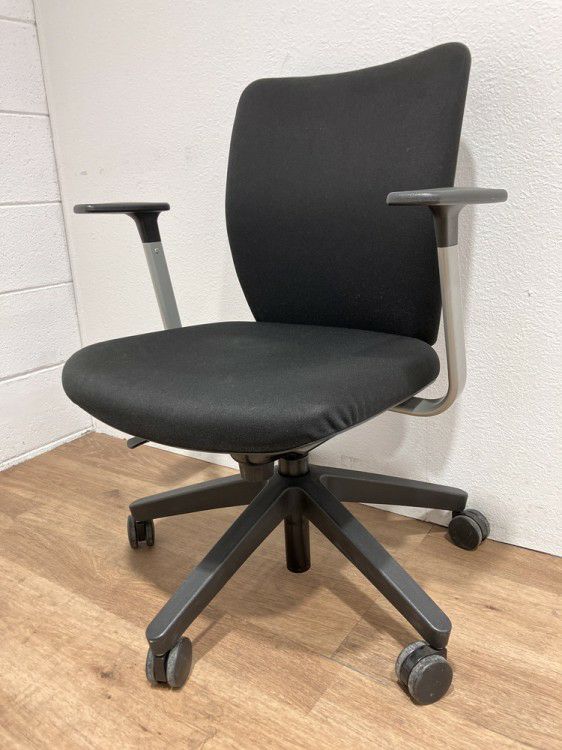 ウチダ（内田洋行）EPO（エポ）チェア 肘付エポチェア 商品画像1