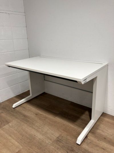 イトーキCZRシリーズ 1200平デスク 商品画像1